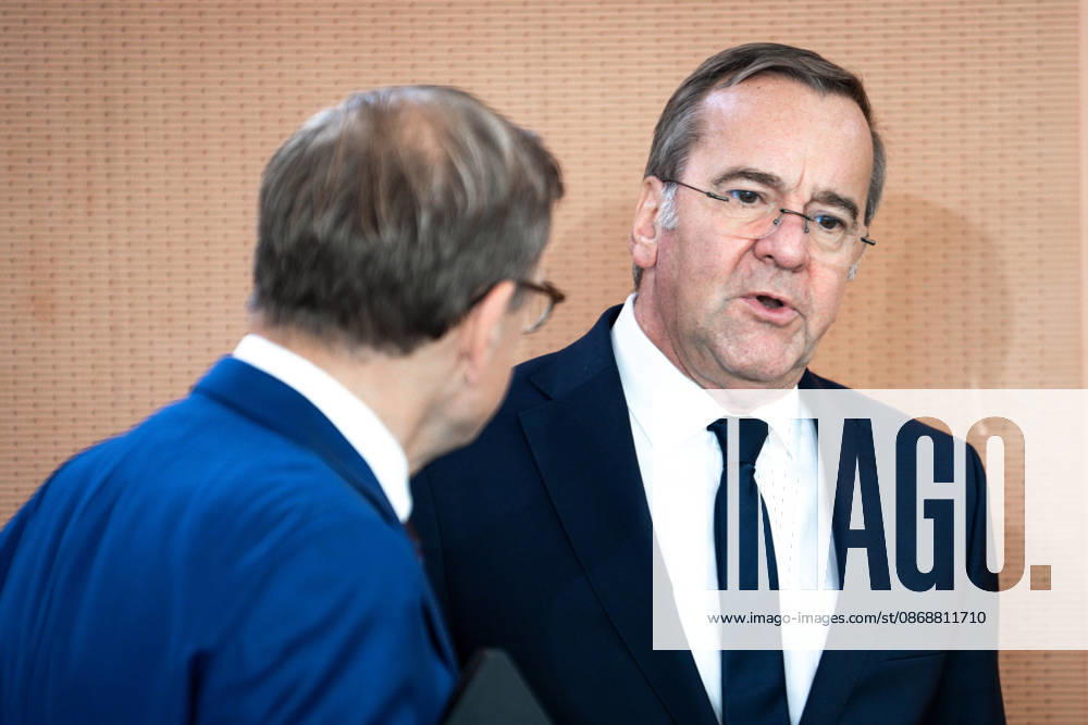 61st Meeting of the Federal Cabinet – Latest News, October 7, 2026, Berlin, Boris Pistorius, Federal Minister of Defense, in conversation with Dr. Johann David Wadephul, Federal Minister of Foreign Affairs, ahead of the Cabinet meeting; Federal Cabinet meeting at the Federal Chancellery in Berlin, Berlin, Germany