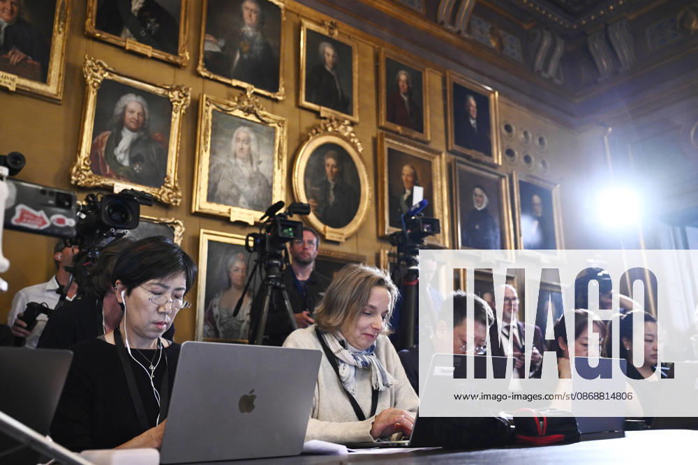 STOCKHOLM, SWEDEN 20261007 International media cover the announcement of the Nobel Prize in Chemistry at the Royal Swedish Academy of Sciences in Stockholm on Wednesday STOCKHOLM, SWEDEN