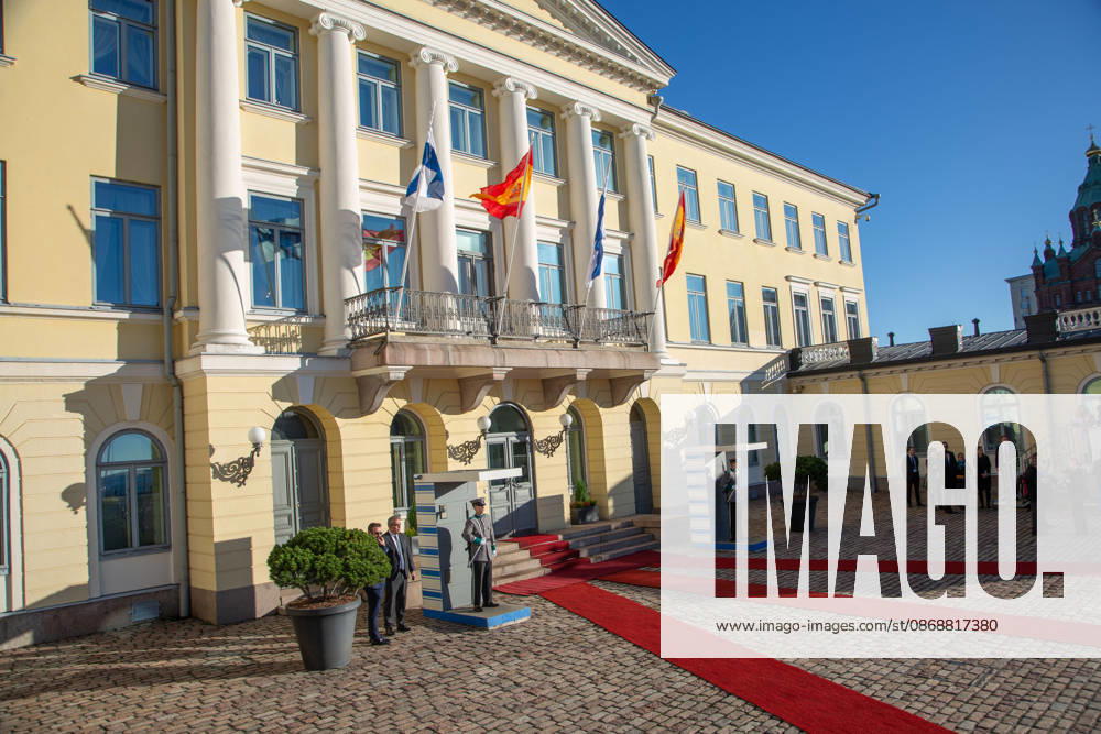 Helsingin Presidentinlinnan paaovien julkisivu Pohjoisesplanadilla Helsingissa. Helsinki Finland - ZUMAt172 20261006_zip_t172_076