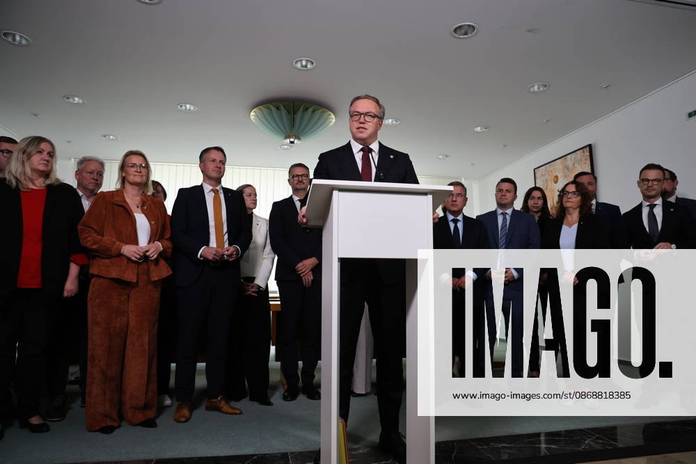 Thuringian State Parliament: Statement by Minister-President Mario Voigt (CDU), October 7, 2026, Erfurt, Thuringian State Parliament, Statement by Minister President Mario Voigt (CDU); he has withdrawn the lawsuit and accepts the revocation of his doctoral degree; he is issuing this statement on behalf of the entire parliamentary caucus, which is standing behind him symbolically