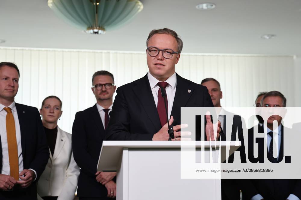 Thuringian State Parliament: Statement by Minister-President Mario Voigt (CDU), October 7, 2026, Erfurt, Thuringian State Parliament, Statement by Minister President Mario Voigt (CDU); he has withdrawn the lawsuit and accepts the revocation of his doctoral degree; he is issuing this statement on behalf of the entire parliamentary caucus, which is standing behind him symbolically