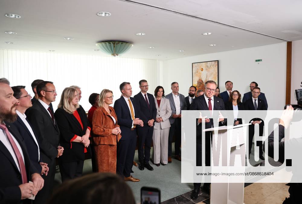 Thuringian State Parliament: Statement by Minister-President Mario Voigt (CDU), October 7, 2026, Erfurt, Thuringian State Parliament, Statement by Minister President Mario Voigt (CDU); he has withdrawn the lawsuit and accepts the revocation of his doctoral degree; he is issuing this statement on behalf of the entire parliamentary caucus, which is standing behind him symbolically