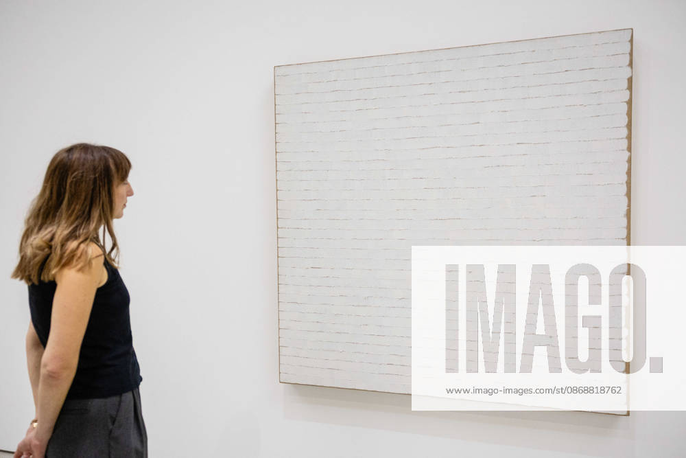 Robert Ryman: The Real Thing at Barbican Art Gallery, London, UK 7 October 2026 Winsor 34, 1966 on display at Robert Ryman: The Real Thing at the Barbican Art Gallery, London, UK, on 7 October 2026. The first significant UK exhibition of American minimalist and conceptual painter Robert Ryman (1930 2019) in over 30 years brings together six decades of work, on view from 8 October 2026., Credit:Pete Speller Avalon