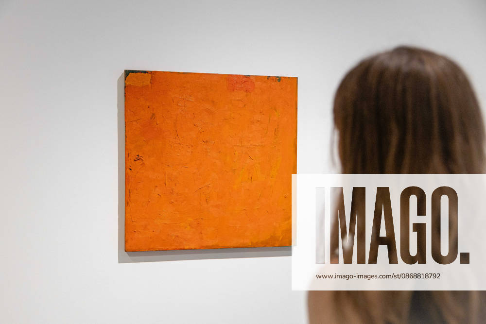Robert Ryman: The Real Thing at Barbican Art Gallery, London, UK 7 October 2026 Untitled (orange painting), 1955 and 1959 on display at Robert Ryman: The Real Thing at the Barbican Art Gallery, London, UK, on 7 October 2026. The first significant UK exhibition of American minimalist and conceptual painter Robert Ryman (1930 2019) in over 30 years brings together six decades of work, on view from 8 October 2026., Credit:Pete Speller Avalon