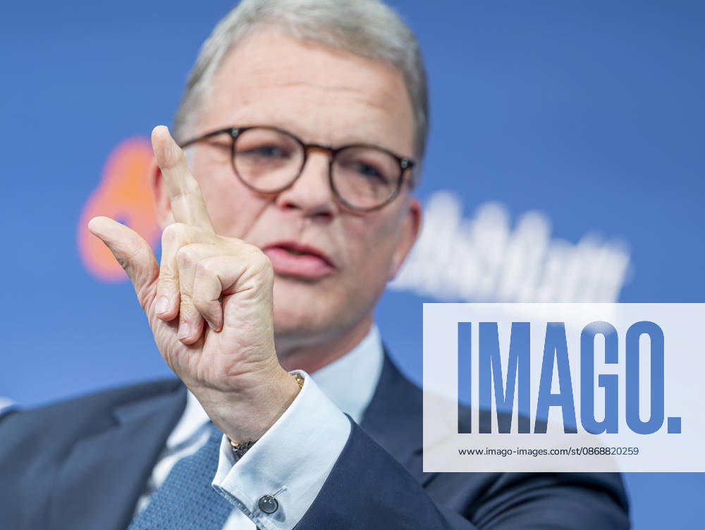 Christian Sewing, EUR, Germany, Berlin, October 7, 2026: Panel discussion with Christian Sewing, CEO of Deutsche Bank, who is attending the anniversary event in Berlin celebrating 80 years of *Handelsblatt* and 100 years of *WirtschaftsWoche*