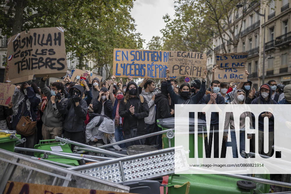 Students Demonstration outside Science Po Paris Students on Boulevard Saint Germain during a demonstration outside Science Po in Paris, France on October 7 2026 in support of high school students. Photo by Eliot Blondet ABACAPRESS.COM Paris France