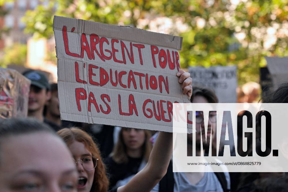 High School And University Student Protest - Strasbourg About 10,000 high school students, joined by college students and teachers, protested in the streets of Strasbourg.The protest movement has been ongoing for three weeks. As the march came to an end, clashes broke out for several hours in certain neighborhoods, particularly around the university area. October 6, 2026, Strasbourg, Eastern France. Photo by Nicolas Roses ABACAPRESS.COM Starsbourg France