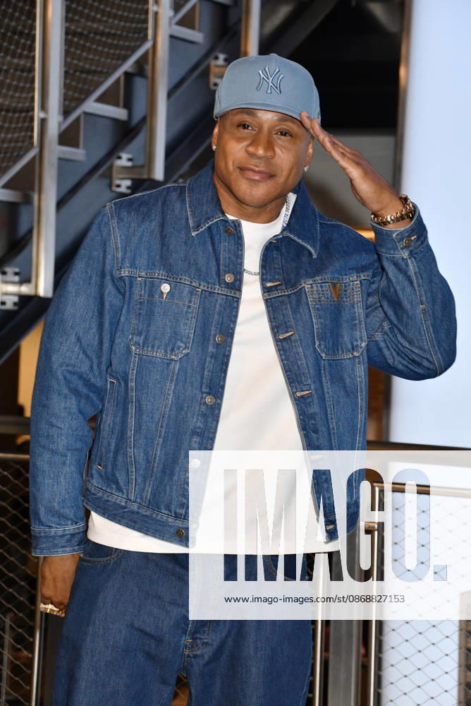 NEW YORK, NY- OCTOBER 6: LL Cool J at the Empire State Building to Celebrate the Premiere of CBSâ€⠢ New Drama, NCIS: NEW YORK on October 6, 2026 in New York City. Credit: AdMedia New York City USA - ZUMAa123 20261006_zaa_a123_213