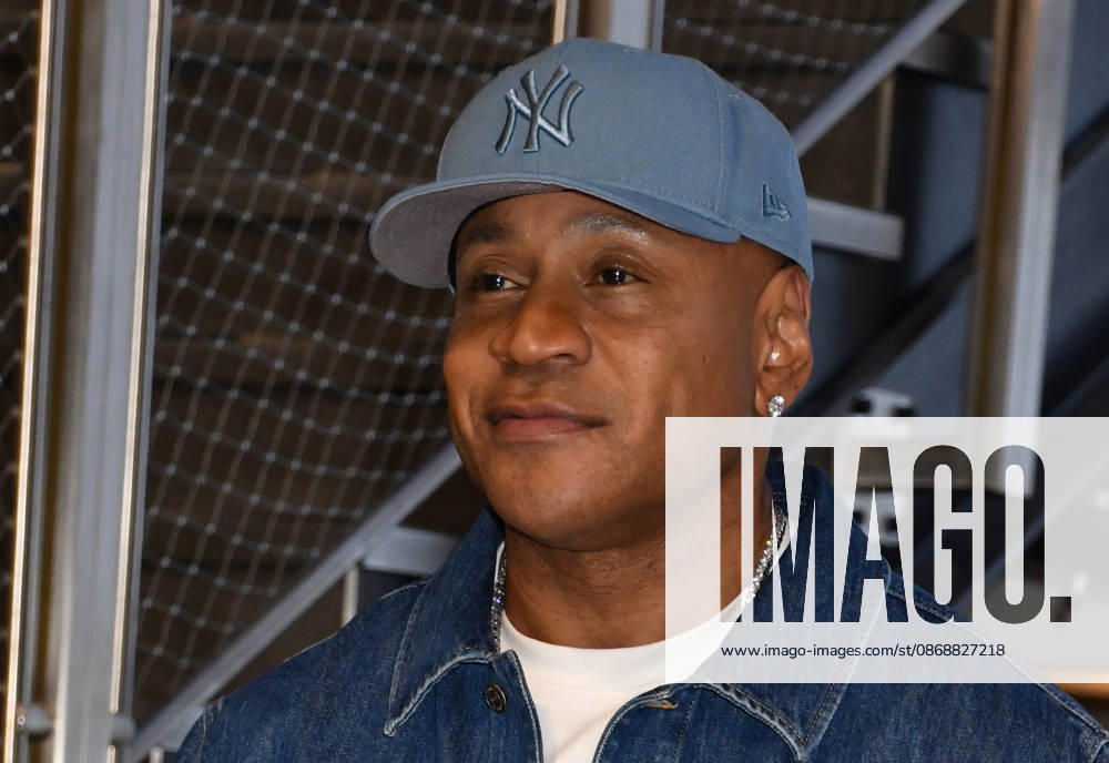 NEW YORK, NY- OCTOBER 6: LL Cool J at the Empire State Building to Celebrate the Premiere of CBSâ€⠢ New Drama, NCIS: NEW YORK on October 6, 2026 in New York City. Credit: AdMedia New York City USA - ZUMAa123 20261006_zaa_a123_214