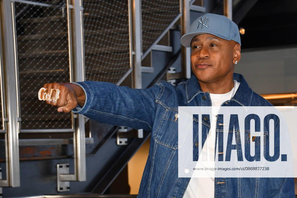 NEW YORK, NY- OCTOBER 6: LL Cool J at the Empire State Building to Celebrate the Premiere of CBSÃ¢â‚¬â ¢ New Drama, NCIS: NEW YORK on October 6, 2026 in New York City. Credit: AdMedia New York City USA - ZUMAa123 20261006_zaa_a123_217