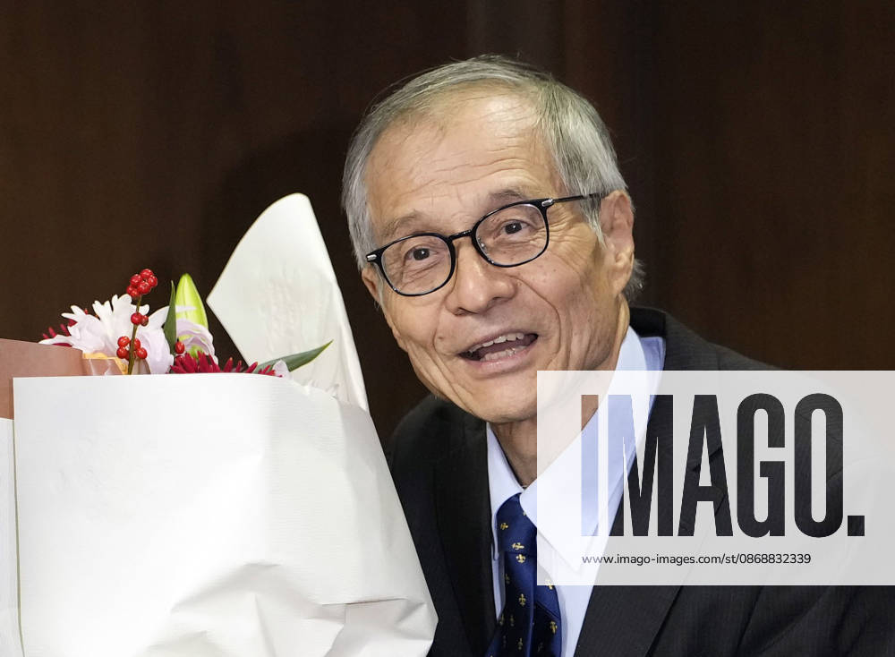 Nobel chemistry prize co-winner Soai Kenso Soai, a professor emeritus at the Tokyo University of Science, receives a bouquet during a press conference at the university in Tokyo on Oct. 7, 2026, after receiving the 2026 Nobel Prize in Chemistry. Soai and French researcher Henri Kagan shared the prize for the discovery of non-linear effects and autocatalysis in asymmetric organic synthesis, the Royal Swedish Academy of Sciences said earlier in the day. A14AA0005630365P
