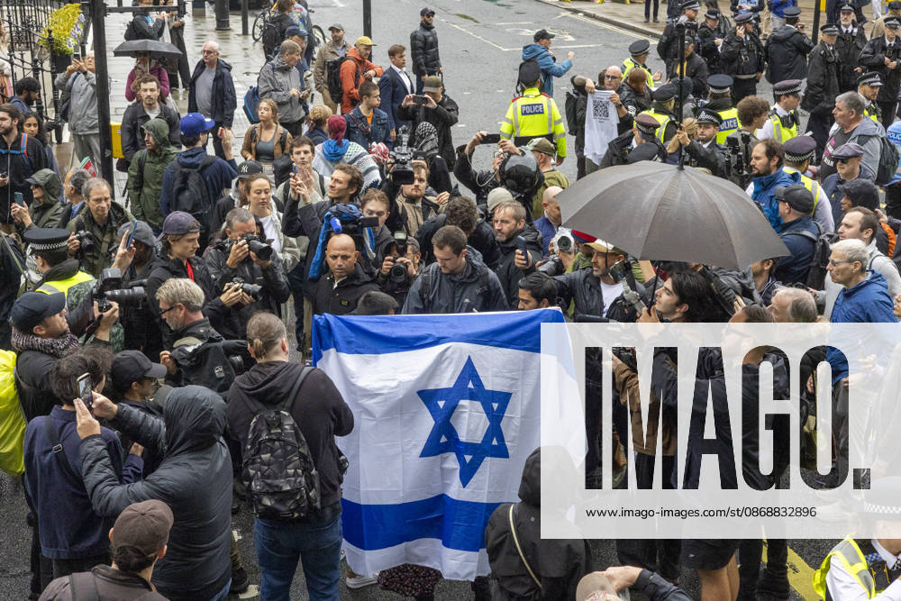 Pro-Palestinian students march through central London towards Russell Square on the third anniversary of the October 7 attacks on Israel. The University of London Coalition organized the march, while the Metropolitan Police imposed strict conditions on the route and timing, including a ban on face coverings. London UK - ZUMAl94_ 20261007_zaf_l94_035