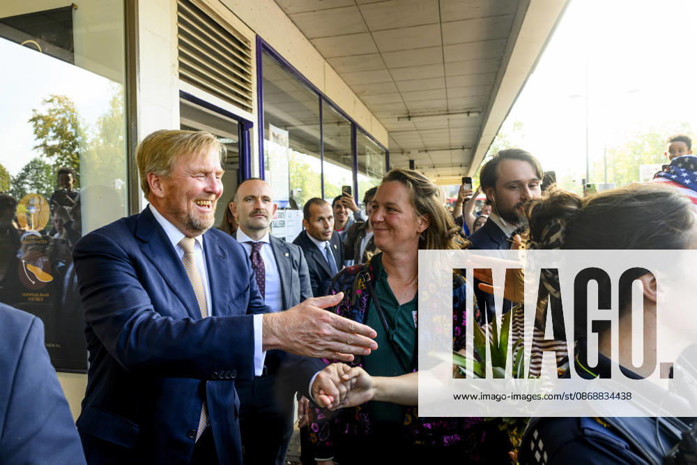 Bosch King Willem-Alexander visited the Bike House, world kitchen and the Boschveld Garden at the Copernikkel, a cooperative of various resident-led initiatives and participating in the SAMEN lokaal program, in Den Bosch. Â