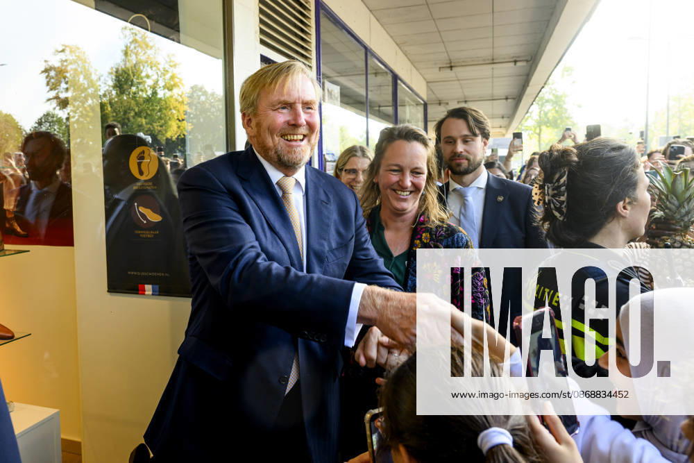 Bosch King Willem-Alexander visited the Bike House, world kitchen and the Boschveld Garden at the Copernikkel, a cooperative of various resident-led initiatives and participating in the SAMEN lokaal program, in Den Bosch. Â