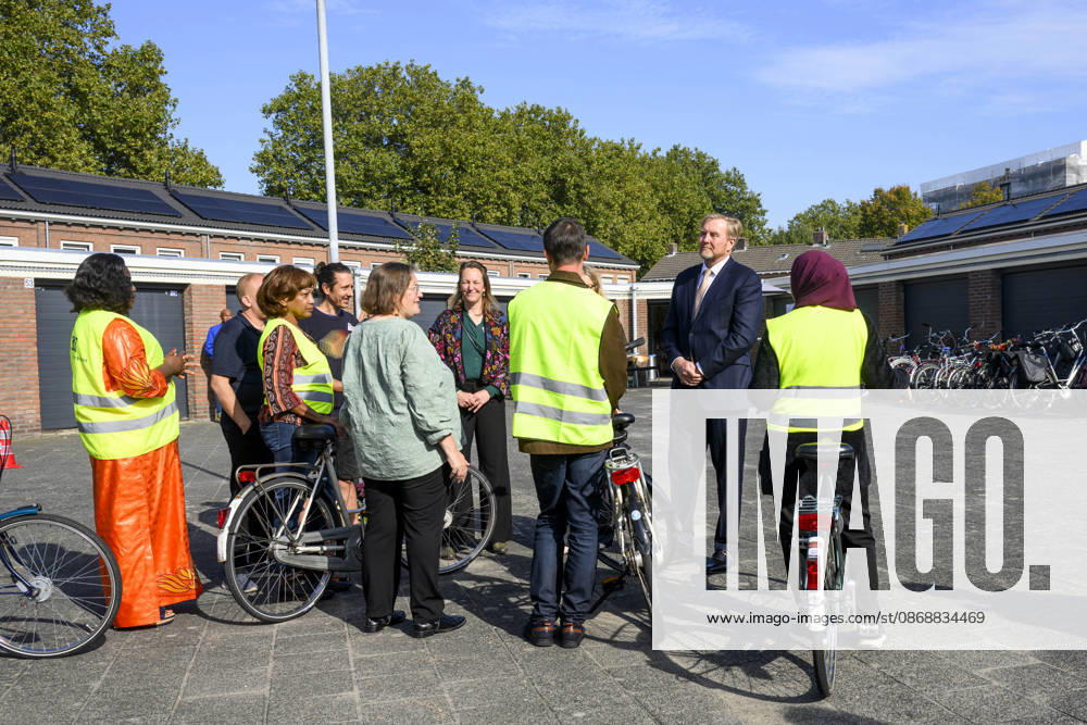 Bosch King Willem-Alexander visited the Bike House, world kitchen and the Boschveld Garden at the Copernikkel, a cooperative of various resident-led initiatives and participating in the SAMEN lokaal program, in Den Bosch. Â