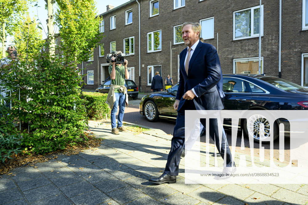 Bosch King Willem-Alexander visited the Bike House, world kitchen and the Boschveld Garden at the Copernikkel, a cooperative of various resident-led initiatives and participating in the SAMEN lokaal program, in Den Bosch. Â