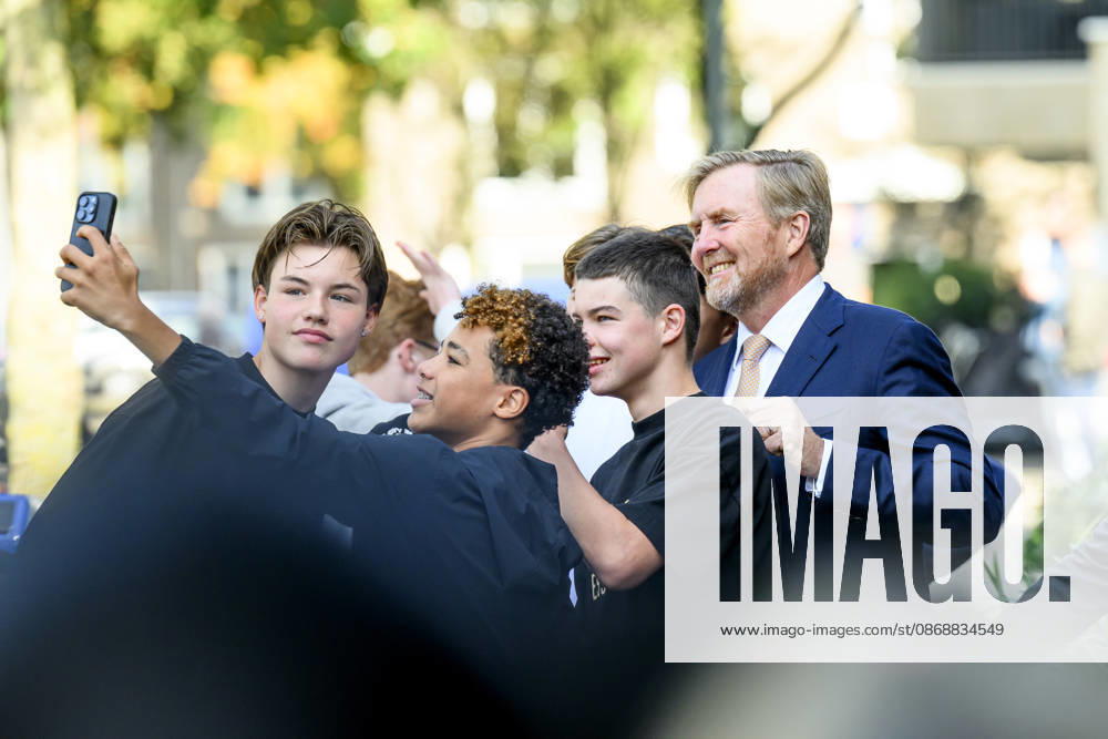 Bosch King Willem-Alexander visited the Bike House, world kitchen and the Boschveld Garden at the Copernikkel, a cooperative of various resident-led initiatives and participating in the SAMEN lokaal program, in Den Bosch. Â