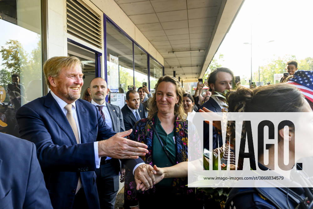 Bosch King Willem-Alexander visited the Bike House, world kitchen and the Boschveld Garden at the Copernikkel, a cooperative of various resident-led initiatives and participating in the SAMEN lokaal program, in Den Bosch. Â