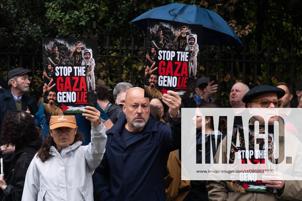 Pro-Palestinian protesters march In London LONDON, UNITED KINGDOM - OCTOBER 7: Pro-Israel counter-demonstrators stand opposite a pro-Palestinian student march in London, United Kingdom, on October 7, 2026, marking the third anniversary of the October 7, 2023 attacks. Thomas Krych Anadolu London United Kingdom. Editorial use only. Please get in touch for any other usage.