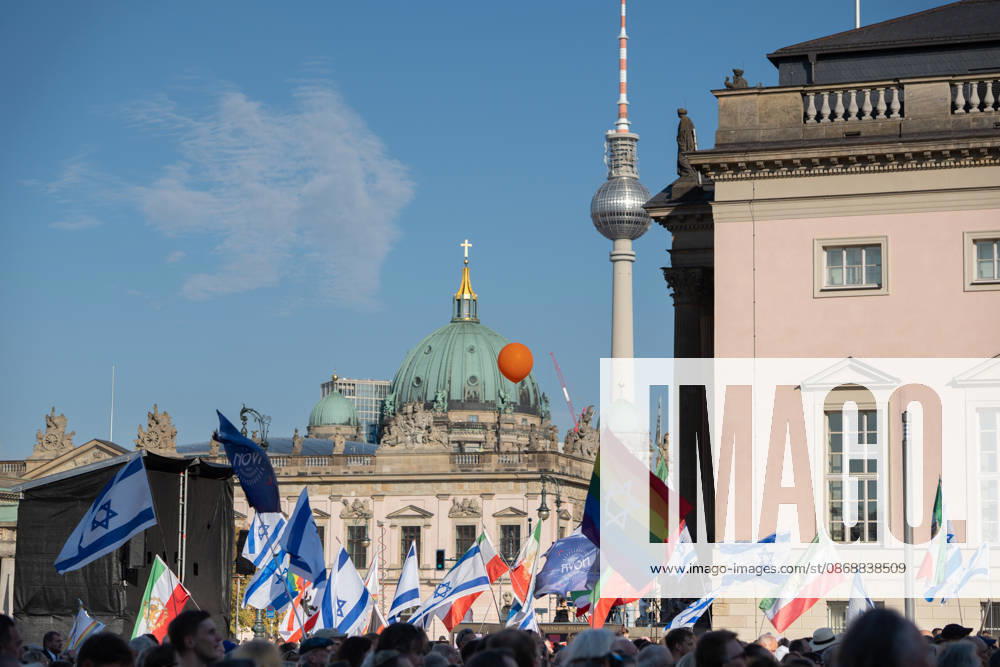 Memorial ceremony at Bebelplatz in Berlin-Mitte, the heart of the German capital. Memorial event marking the 3rd anniversary of the Hamas terrorist attack in Israel on October 7. Never forget, never remain silent, Berlin, Berlin, Germany, Bebelplatz