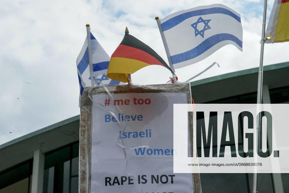 CNTV VIGIL: Demonstrators on the street; participants holding German and Israeli flags at the vigil marking the third anniversary of the attack and massacre in Israel; people gathering in front of the Audimax in the Grindelviertel neighborhood of Hamburg on October 7, 2026, Hamburg, Germany