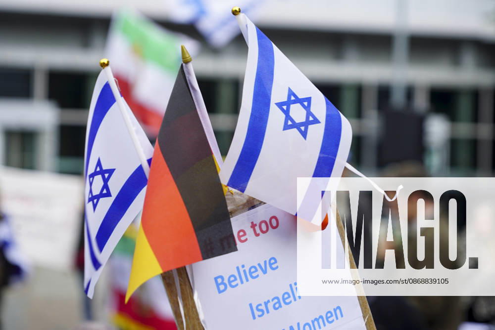 CNTV VIGIL: Demonstrators on the street; participants holding German and Israeli flags at the vigil marking the third anniversary of the attack and massacre in Israel; people gathering in front of the Audimax in the Grindelviertel neighborhood of Hamburg on October 7, 2026, Hamburg, Germany