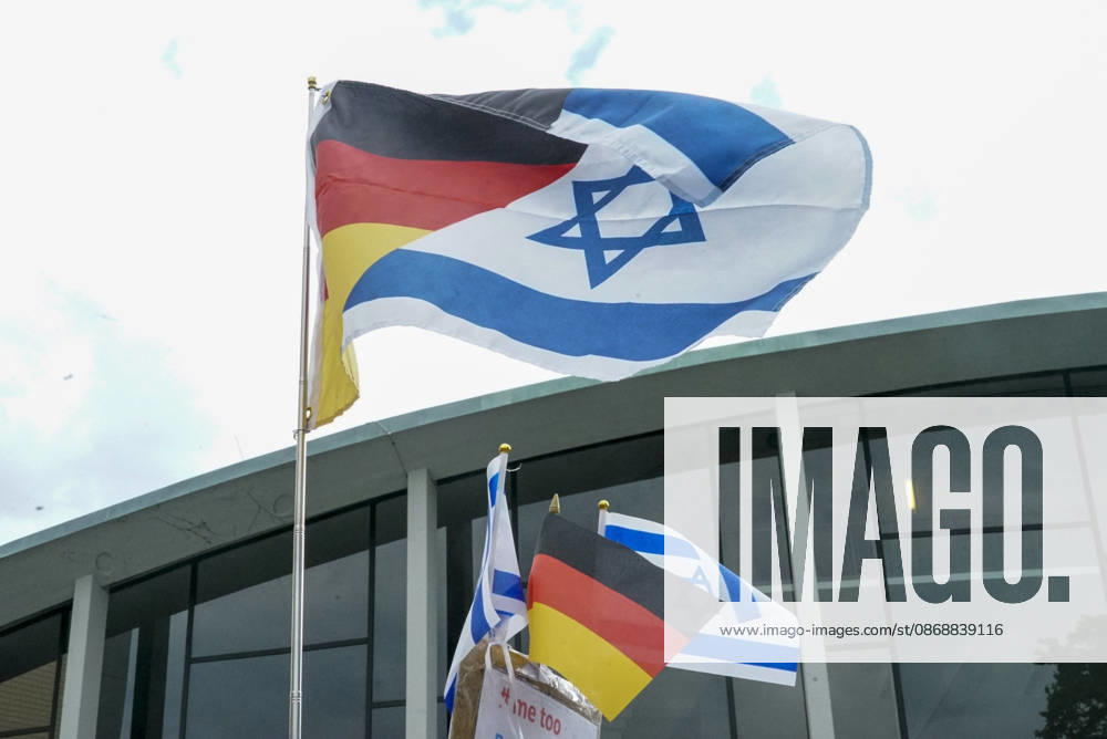 CNTV VIGIL: Demonstrators on the street; participants holding German and Israeli flags at the vigil marking the third anniversary of the attack and massacre in Israel; people gathering in front of the Audimax in the Grindelviertel neighborhood of Hamburg on October 7, 2026, Hamburg, Germany