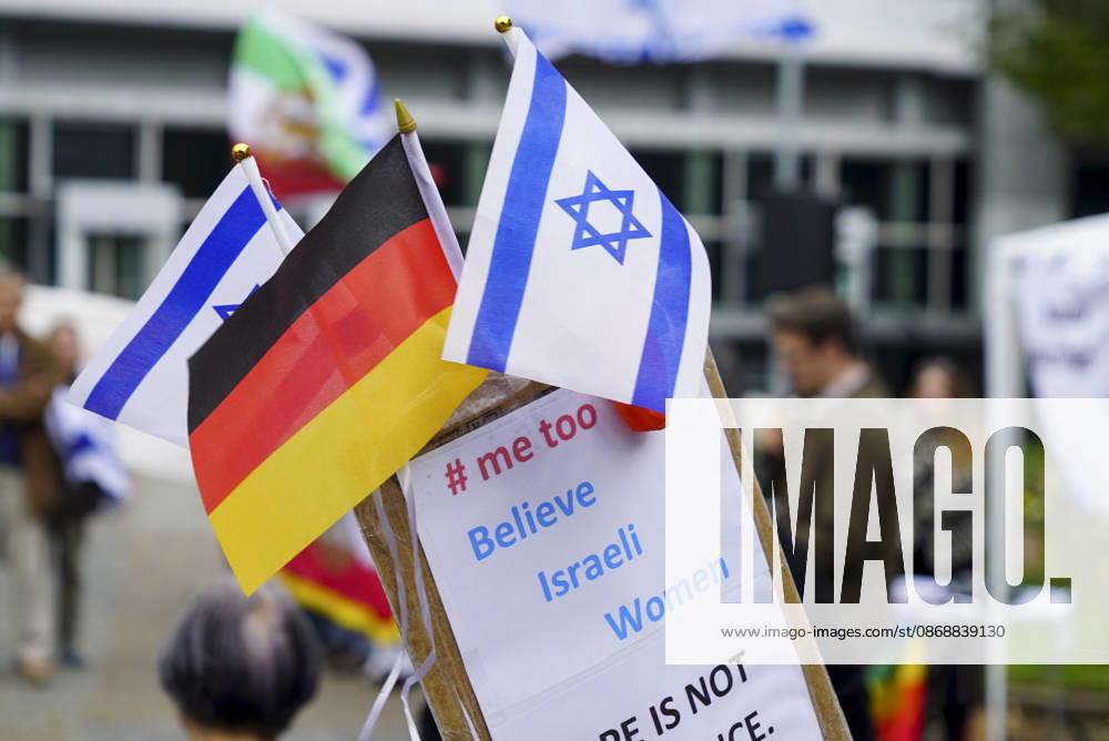 CNTV VIGIL: Demonstrators on the street; participants holding German and Israeli flags at the vigil marking the third anniversary of the attack and massacre in Israel; people gathering in front of the Audimax in the Grindelviertel neighborhood of Hamburg on October 7, 2026, Hamburg, Germany