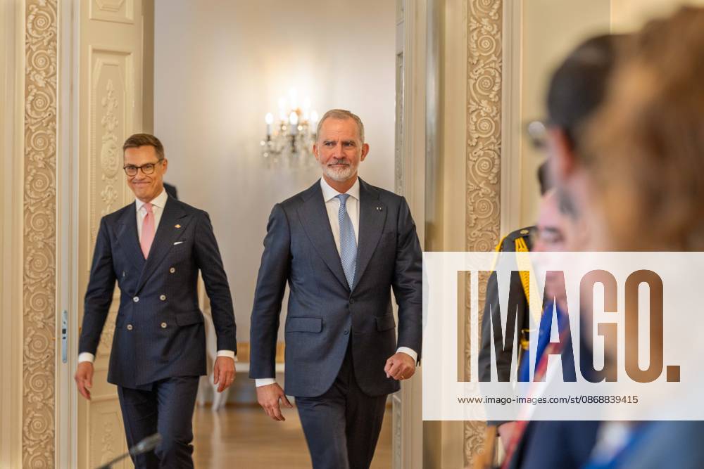 KING FELIPE VI of Spain, right, and President ALEXANDER STUBB of Finland stand together at the Presidential Palace in Helsinki on October 6, 2026. King Felipe VI and Queen Letizia of Spain are undertaking a state visit to Finland from October 6-7, 2026. Helsinki Finland - ZUMAt172 20261006_zip_t172_102