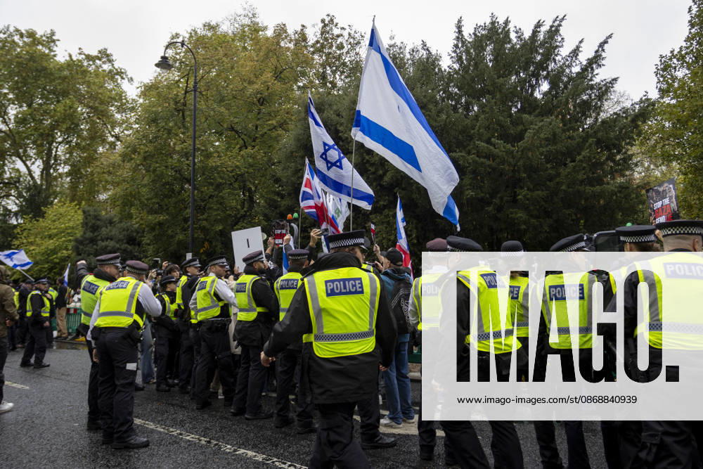 Pro-Israel Counter-Protest Disrupts Pro-Palestine Student March Russell Square, London, October 7, 2026 A pro-Palestine student march travelled from Lincolns Inn Fields towards Russell Square, where pro-Israel counter-protesters gathered with Israeli flags and placards. The counter-protest disrupted the student demonstration as police maintained a presence and kept the two groups separated., Credit:Zak Irfan Avalon