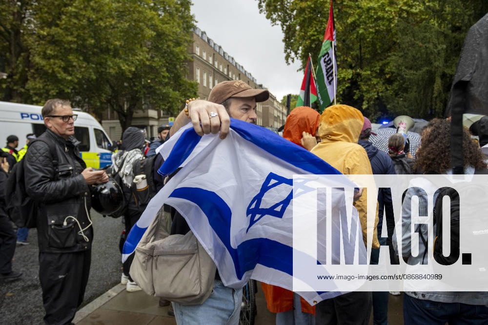 Pro-Israel Counter-Protest Disrupts Pro-Palestine Student March Russell Square, London, October 7, 2026 A pro-Palestine student march travelled from Lincolns Inn Fields towards Russell Square, where pro-Israel counter-protesters gathered with Israeli flags and placards. The counter-protest disrupted the student demonstration as police maintained a presence and kept the two groups separated., Credit:Zak Irfan Avalon