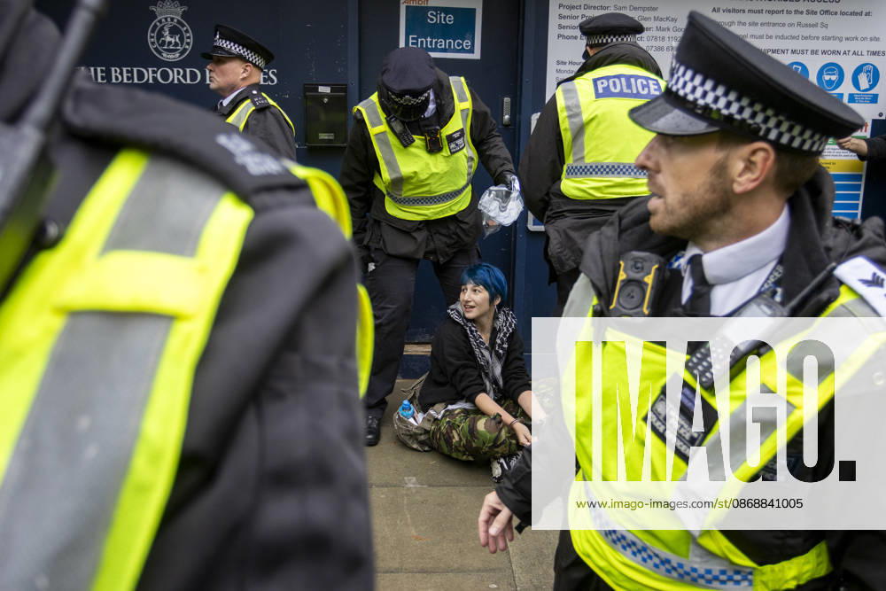 Pro-Israel Counter-Protest Disrupts Pro-Palestine Student March Russell Square, London, October 7, 2026 A pro-Palestine student march travelled from Lincolns Inn Fields towards Russell Square, where pro-Israel counter-protesters gathered with Israeli flags and placards. The counter-protest disrupted the student demonstration as police maintained a presence and kept the two groups separated., Credit:Zak Irfan Avalon