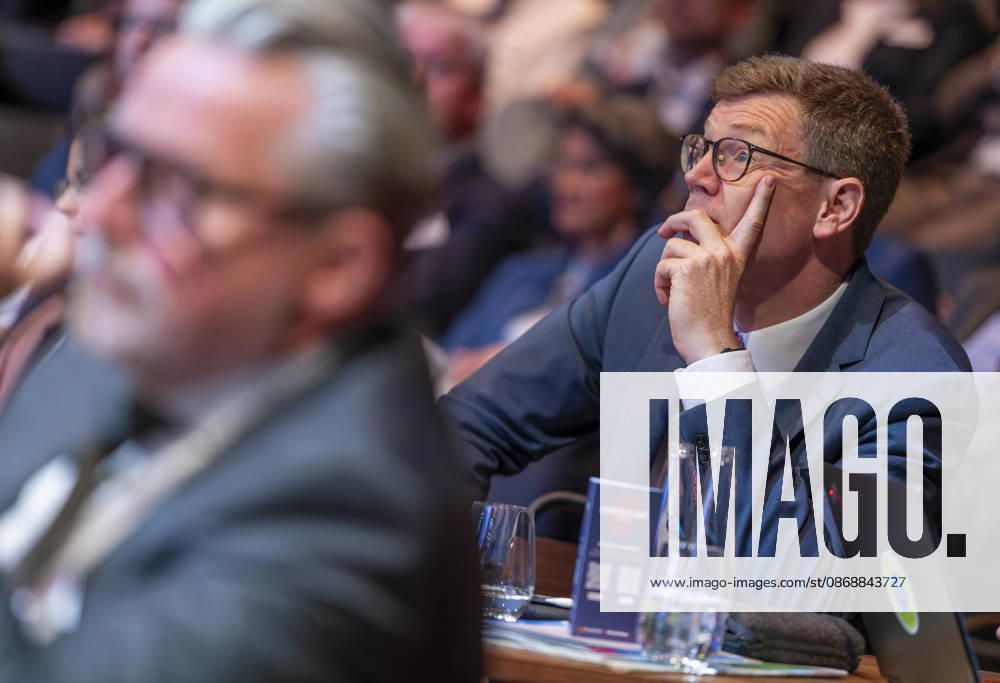 Konstantin Kortmann, EUR, Germany, Berlin, October 7, 2026: Konstantin Kortmann, CEO of JLL, listens to the German Chancellor’s speech at the anniversary event in Berlin celebrating 80 years of *Handelsblatt* and 100 years of *WirtschaftsWoche*.