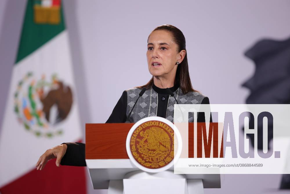 TO-45384- CIUDAD DE MEXICO,2026-10-07. Mexican President Claudia Sheinbaum Pardo leads her daily morning press briefing at the National Palace in Mexico City Joined by Luisa Maria Alcalde the briefing addressed plans for renewable energy expansion with CFE constitutional reforms regarding nepotism and federal updates on US relations and legislative approvals. Clasos.com.mx - ZUMAcs4_ 20261007_faa_cs4_068
