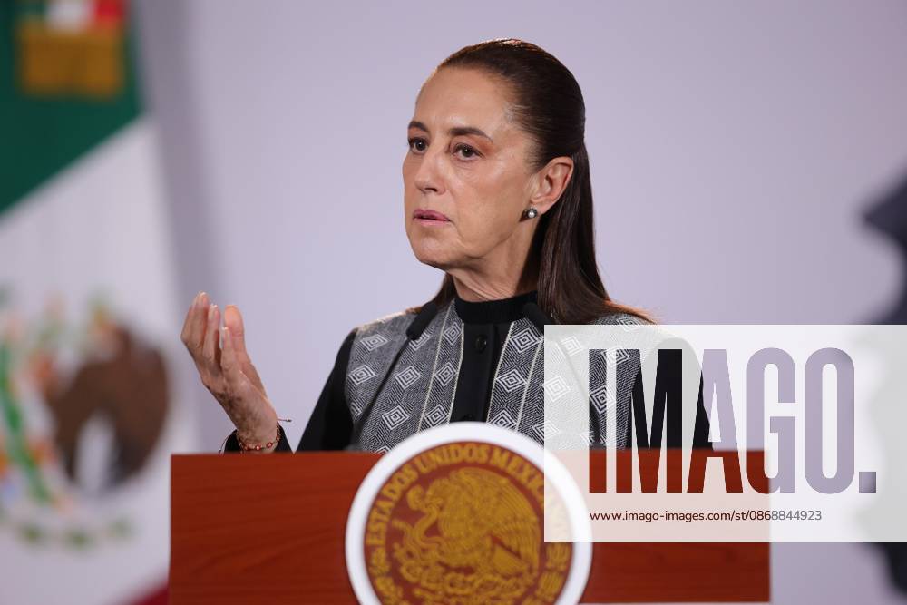 TO-45384- CIUDAD DE MEXICO,2026-10-07. Mexican President Claudia Sheinbaum Pardo leads her daily morning press briefing at the National Palace in Mexico City Joined by Luisa Maria Alcalde the briefing addressed plans for renewable energy expansion with CFE constitutional reforms regarding nepotism and federal updates on US relations and legislative approvals. Clasos.com.mx - ZUMAcs4_ 20261007_faa_cs4_106