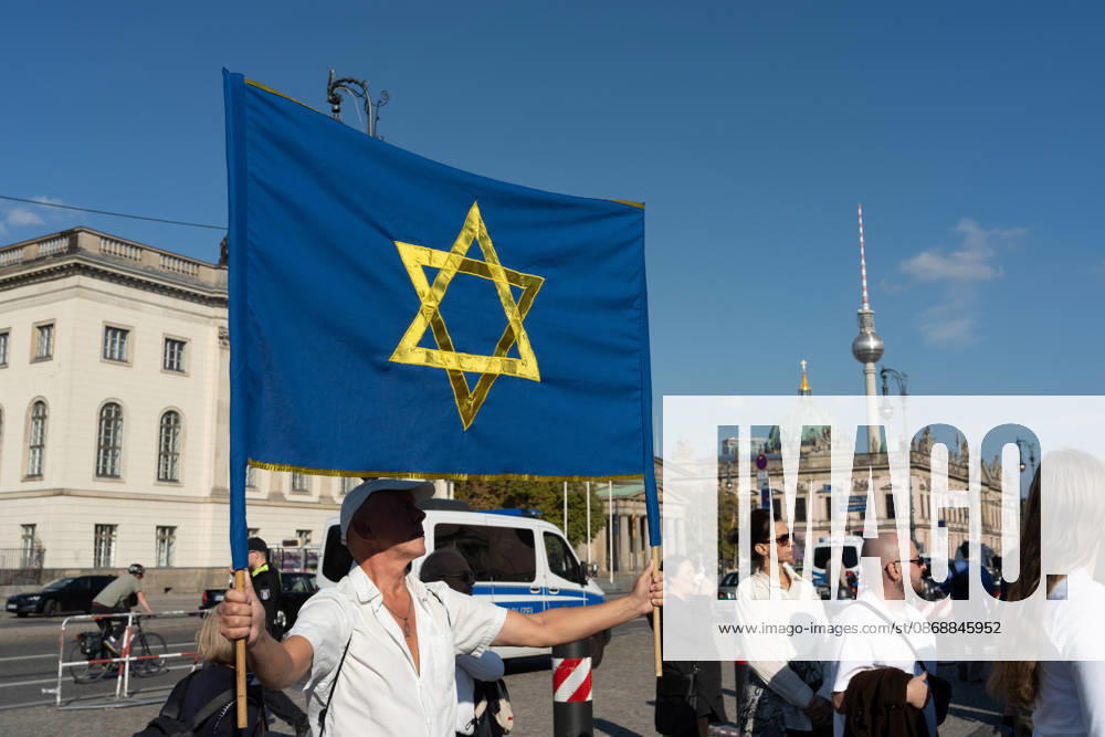 Berlin, Bebelplatz, Commemoration Berlin, Bebelplatz, Commemoration of the 1,200 victims of the Islamic terrorist attack on Israel on October 7, 2023 Berlin Berlin GER