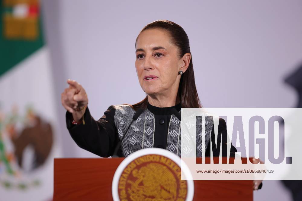 TO-45384- CIUDAD DE MEXICO,2026-10-07. Mexican President Claudia Sheinbaum Pardo leads her daily morning press briefing at the National Palace in Mexico City Joined by Luisa Maria Alcalde the briefing addressed plans for renewable energy expansion with CFE constitutional reforms regarding nepotism and federal updates on US relations and legislative approvals. Clasos.com.mx - ZUMAcs4_ 20261007_faa_cs4_105