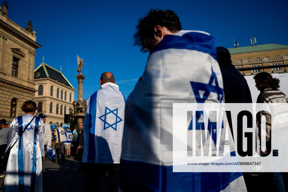 Several hundred people marked the third anniversary of the attacks on Israel by the Palestinian terrorist group Hamas at a gathering titled We Will Not Forget!, organised by the Czech Society of Friends of Israel, in front of the Rudolfinum concert hall in Jan Palach Square in Prague centre, Czech Republic, October 7, 2026. (CTKxPhoto OndrejxDeml) CTKPhotoP2026100707249 CTKPhotoP2026100707249