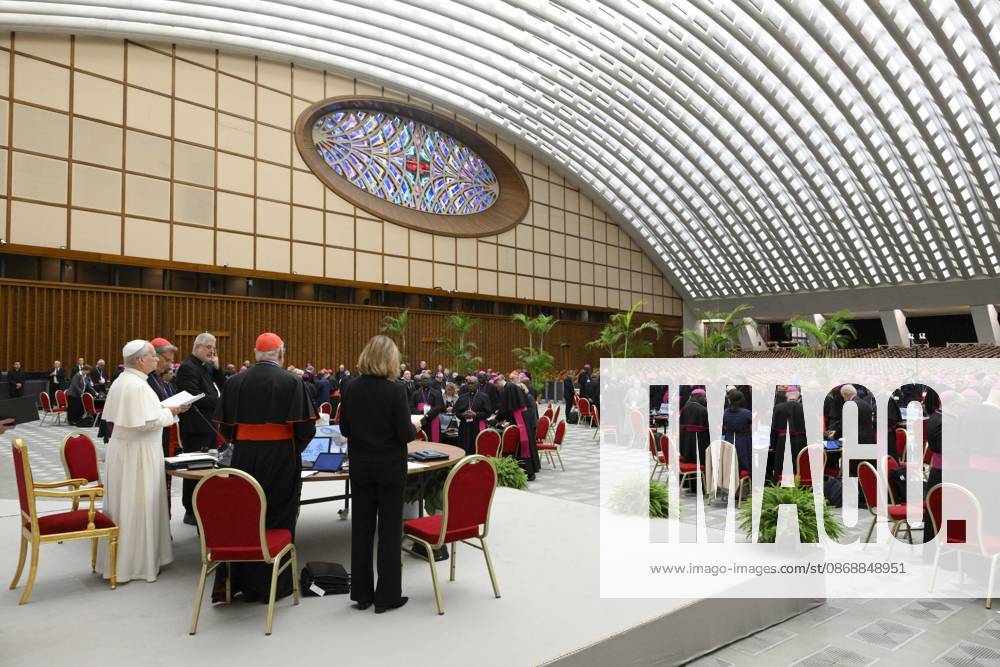 ITALY - POPE - VATICAN-2026 10 7 Italy, Rome, Vatican, 2026 10 7 Pope Leo XIV during the meeting with the presidents of the episcopal conferences from all over the world in Vatican . - NO BOOKS