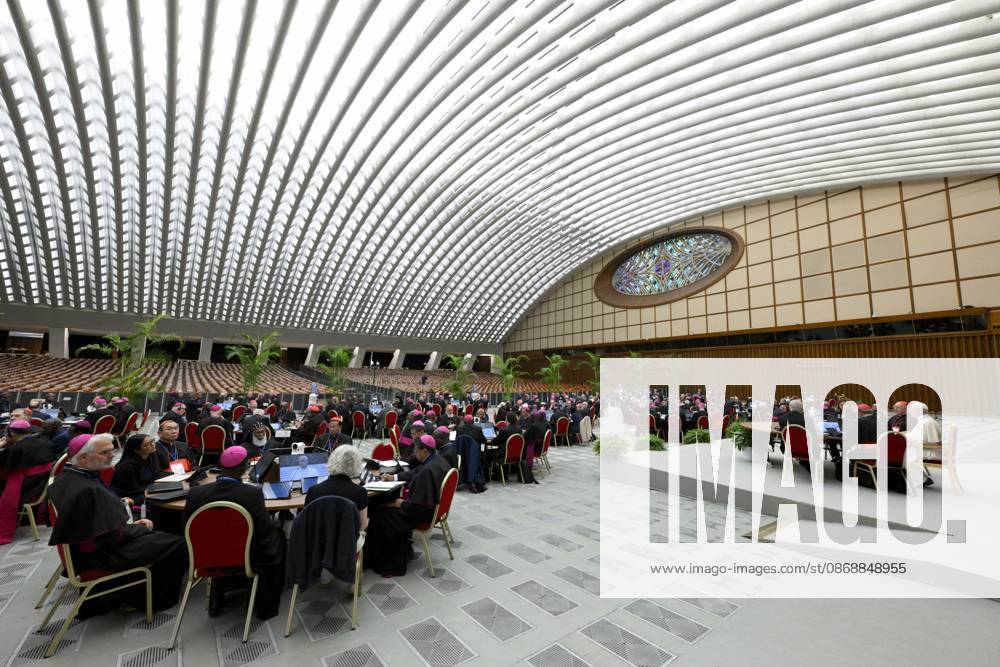 ITALY - POPE - VATICAN-2026 10 7 Italy, Rome, Vatican, 2026 10 7 Pope Leo XIV during the meeting with the presidents of the episcopal conferences from all over the world in Vatican . - NO BOOKS