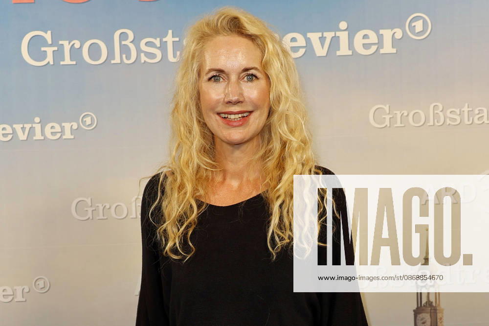 Dorothea Schenck at the photo call for the 40th anniversary of the ARD series *Großstadtrevier* on October 7, 2026, at the Astor Film Lounge in Hamburg. Dorothea Schenck attends the photo call for the 40th anniversary of the series *Großstadtrevier* on October 7, 2026 at the Astor Film Lounge in Hamburg, Germany. 40th Anniversary of *Großstadtrevier* (ARD) in Hamburg