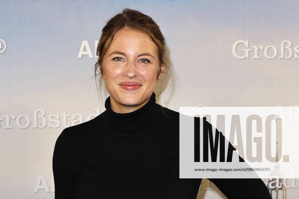 Sinha Melina Gierke attends the photo call for the 40th anniversary of the series *Großstadtrevier* on October 7, 2026, at the Astor Film Lounge in Hamburg, Germany. 40th anniversary *Großstadtrevier* photo call in Hamburg, Germany