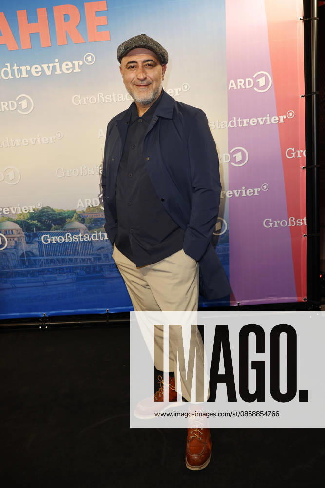Oezguer Karadeniz attends the photo call for the 40th anniversary of the series *Großstadtrevier* on October 7, 2026, at the Astor Film Lounge in Hamburg, Germany. 40th anniversary *Großstadtrevier* photo call in Hamburg, Germany