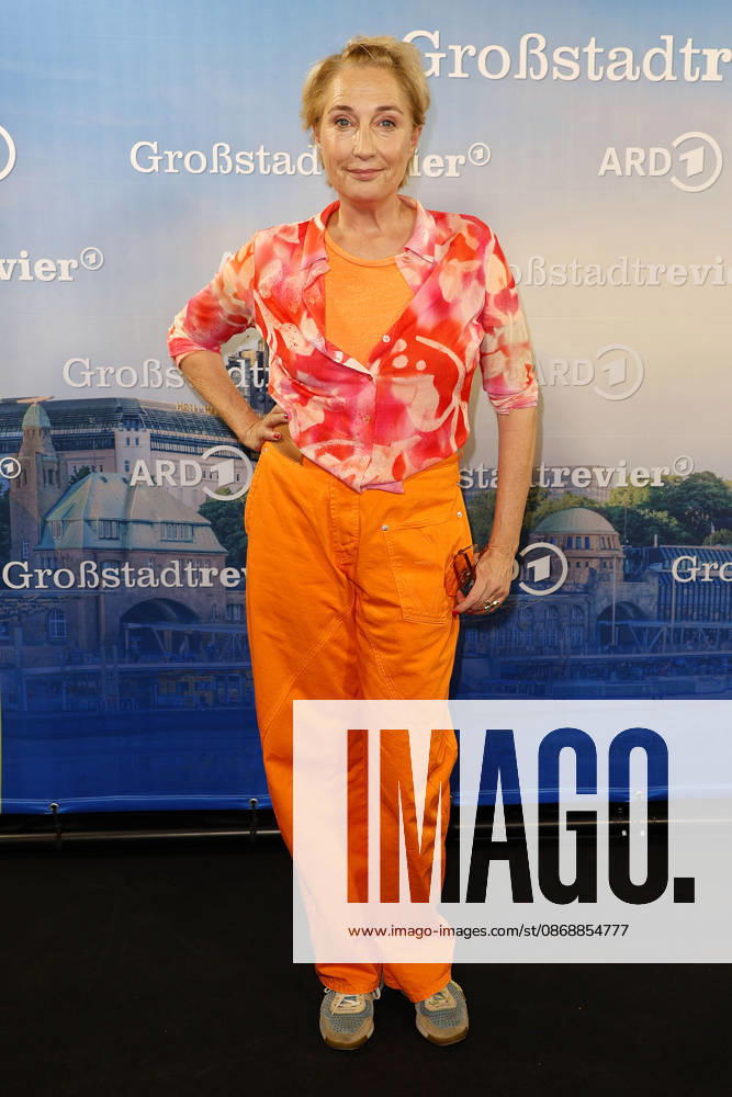 Saskia Fischer attends the photo call for the 40th anniversary of the series *Großstadtrevier* on October 7, 2026, at the Astor Film Lounge in Hamburg, Germany. 40th anniversary *Großstadtrevier* photo call in Hamburg, Germany