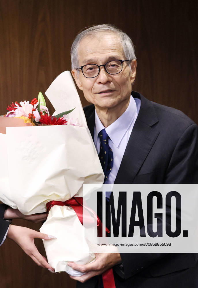 Tokyo, Japan - Japanese chemist Kenso Soai of professor emeritus at the Tokyo University of Science (TUS) receives a flower bouquet as he won the Nobel Prize in Chemistry at the TUS campus Tokyo on Wednesday, October 7, 2026. Soai and French chemist Henri Kagan won the prize to discover non-linear effects and autocatalysis in asymmetric organic synthesis (photo by Yoshio Tsunoda AFLO) aflo_354043918