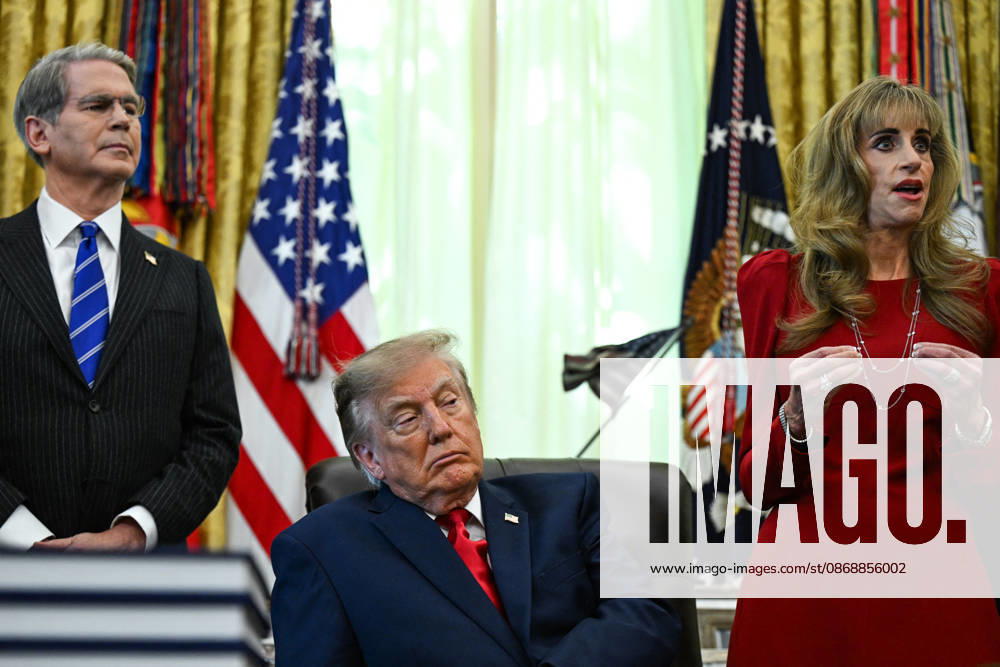 Trump Makes Oval Office Announcement WASHINGTON, DC - OCT. 7: US President Donald Trump makes an announcement on Trump Accounts in the Oval Office on Wednesday, Oct. 7, 2026 at the White House in Washington, D.C. (Photo by Annabelle Gordon Pool For The Washington Post) Washington DC United States