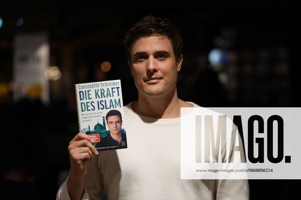 Datum: 07.10.2026 Ort: Dresden Im Bild: Constantin Schreiber ; Vor einer Buchhandlung (Thalia) in der Dresdner Innenstadt hat es am Mittwochabend Protest gegen eine Lesung des ehemaligen Nachrichten-Sprechers und Moderators Constantin Schreiber gegeben. Schreiber stellte dort am Abend sein neues Buch ,,Die Kraft des Islams vor. Zu der Demonstration hatte die Gruppe ,,Free Palestine Dresden aufgerufen. Hintergrund war Schreibers Auseinandersetzung mit dem Islam sowie seine Positionierung zum Nahostkonflikt. Schreiber hatte bereits im Vorfeld auf den Protestaufruf reagiert und erklaert, die Veranstaltung trotz der angekuendigten Demonstration besuchen zu wollen. Die Lesung fand am Abend in der Buchhandlung auf der Prager Stras xLucas Friedenhainx