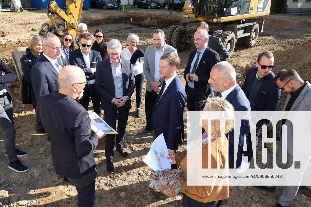 Erster Spatenstich: Baustart für das Sorbisches Wissensforum in Bautzen Bautzen, 7. Oktober 2026. Mit dem feierlichen ersten Spatenstich haben heute in Bautzen die Bauarbeiten für das Sorbisches Wissensforum begonnen. Das rund 50 Millionen Euro teure Großprojekt auf dem historischen Lauenareal gilt als der bisher bedeutendste Meilenstein der Stiftung für das sorbische Volk und wird vollständig über Mittel aus dem sächsischen Strukturwandel finanziert. Bis zur geplanten Fertigstellung im Jahr 2030 entsteht ein moderner, multifunktionaler Gebäudekomplex nach Plänen des Münchner Architekturbüros bogevischs buero. Der Neubau wird zwei der wichtigsten sorbischen Institutionen unter einem Dach vereinen: das Sorbisches Museum mit einer