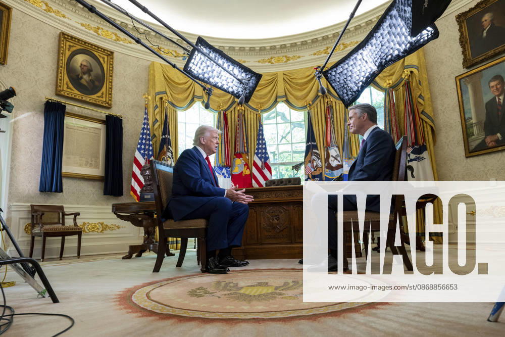 U.S. President Donald Trump is interviewed by ABC News correspondent Terry Moran in the Oval Office of the White House, April 29, 2025 in Washington, D.C. The interview, recorded for a prime-time ABC News special marking the first 100 days of Trump s second term, covered tariffs, immigration and the war in Ukraine. Washington United States of America - ZUMAp138 20261007_zaa_p138_005