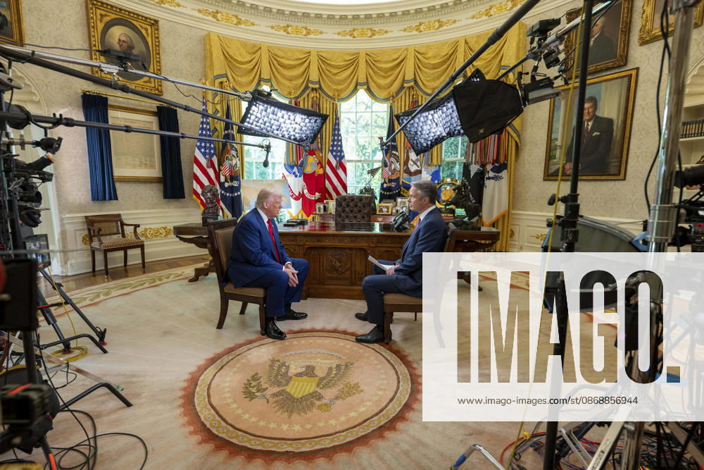 U.S. President Donald Trump is interviewed by ABC News correspondent Terry Moran in the Oval Office of the White House, April 29, 2025 in Washington, D.C. The interview, recorded for a prime-time ABC News special marking the first 100 days of Trump s second term, covered tariffs, immigration and the war in Ukraine. Washington United States of America - ZUMAp138 20261007_zaa_p138_002